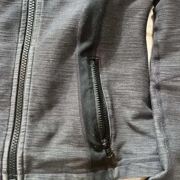 Lululemon Define Jacket Heathered Black Slub Denim / Tonka Stripe size 8 - Picture 8 of 8